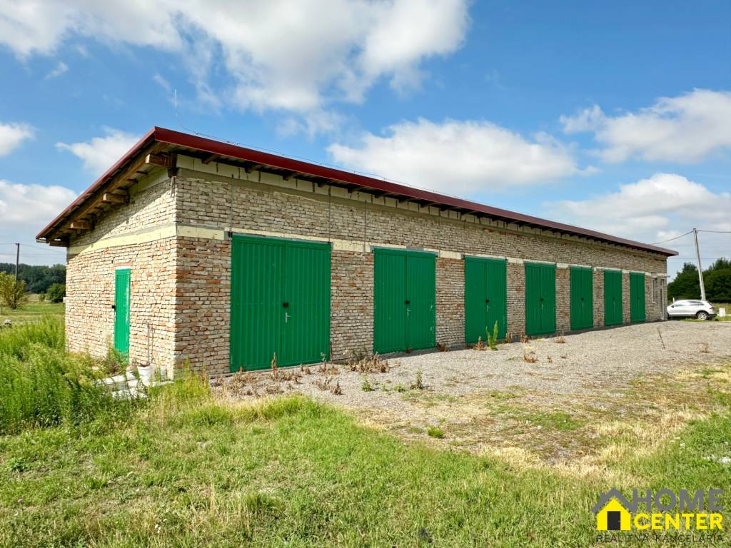 NA PREDAJ RODINNÝ DOM S VEDĽAJŠÍMI PRIESTORMI NA 2 HEKTÁROVO - 7