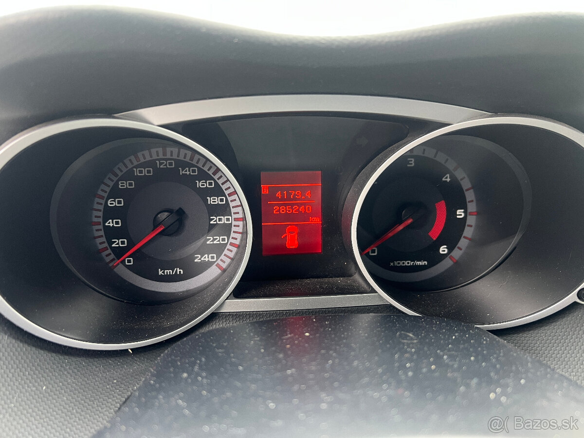 PEUGEOT 4007 2,2 hdi 4x4 7 miestne - 7