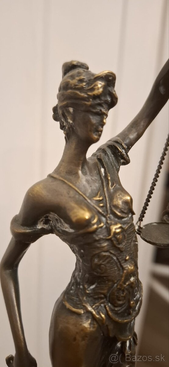 Justice bronz socha - 7