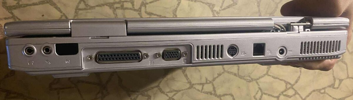 Predám starý notebook gericom laptop 15 tft p4 256 mb ram 40 - 7