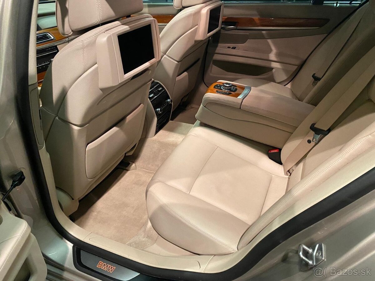 BMW 7 Series 750i TOP- Benzín - Automatické - 407 hp - - 7
