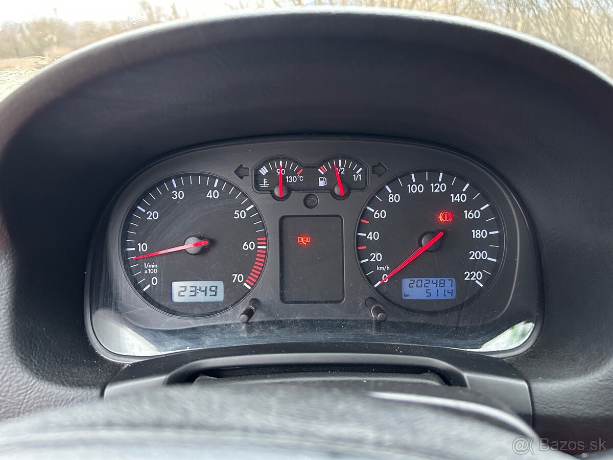 🚗 Volkswagen Golf 4 1.4 - 7