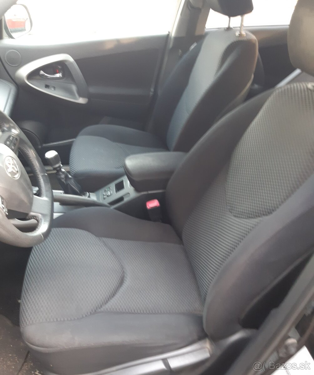 Toyota Rav - 7