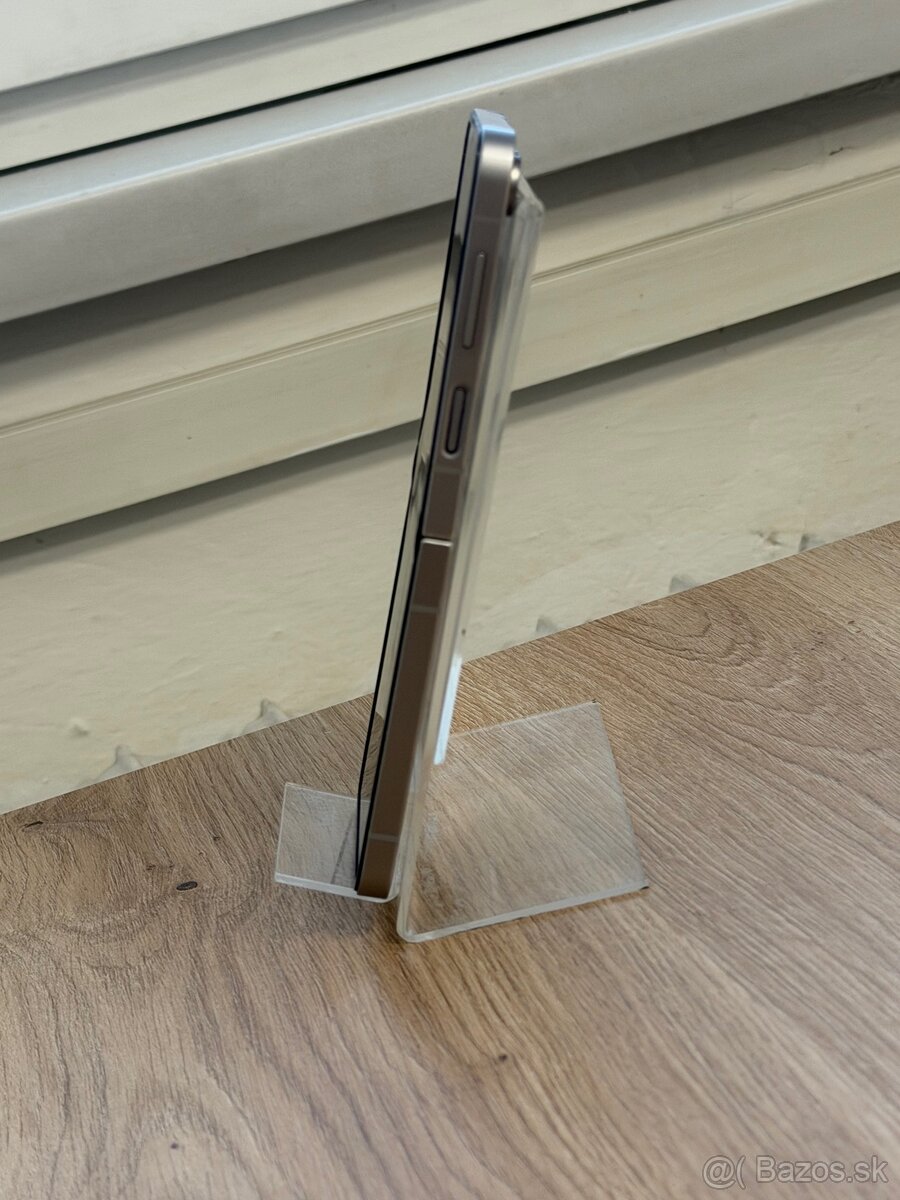 Dobrý deň Ponúkam na predaj Samsung Galaxy Z Flip 6 512GB - 7