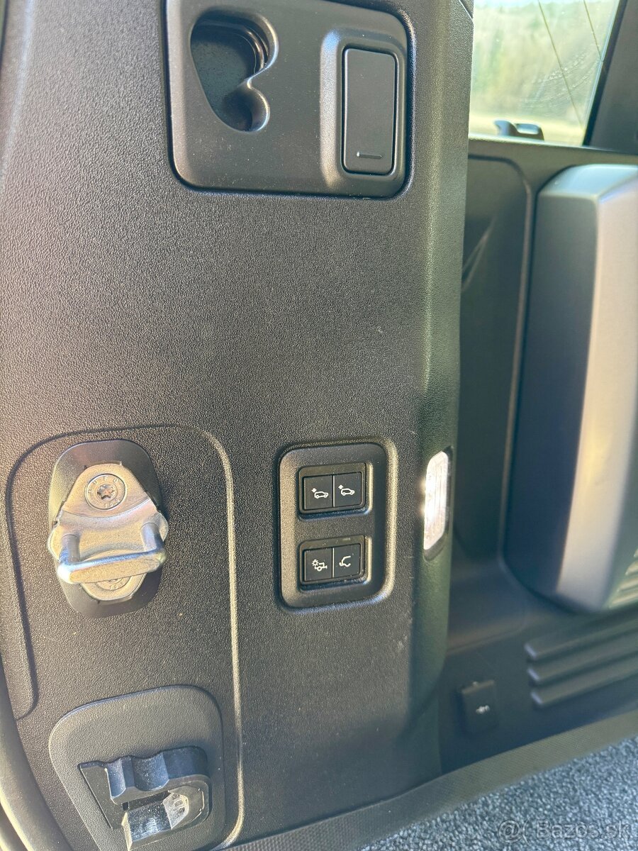 LAND ROVER DEFENDER 110 2.0D SD4 240K FIRST EDITION - 7
