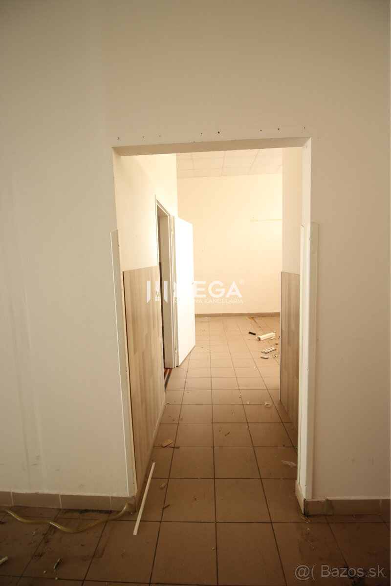 ZNÍŽENÁ CENA - Na prenájom - Lukratívny priestor v centre me - 7