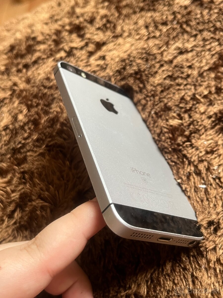 Predám iPhone SE 64GB - 7