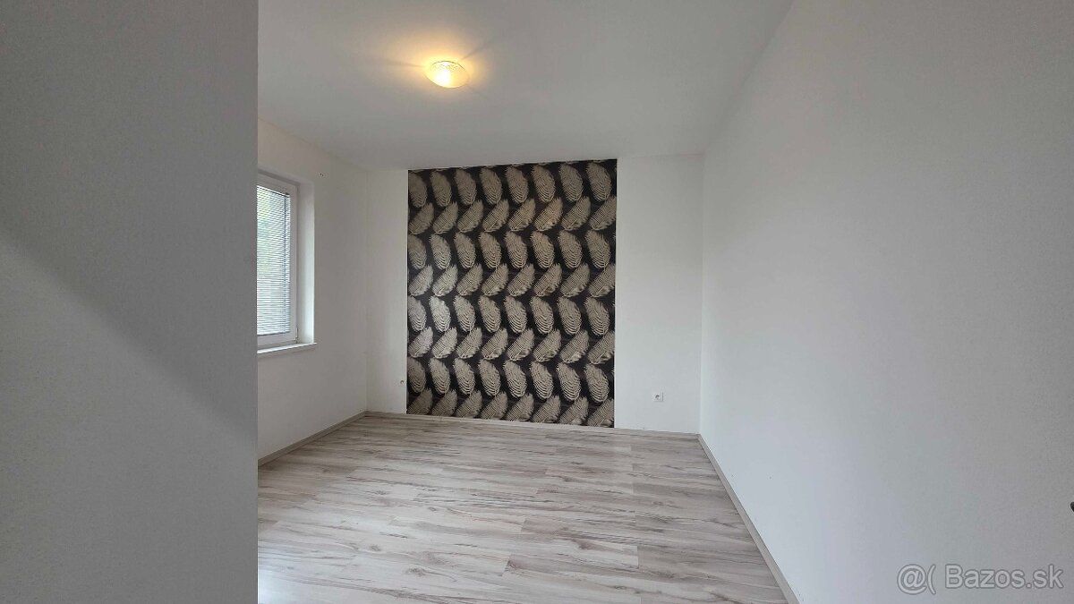 Predaj 4 izbový bungalov s pozemkom 663 m2 v obci Vydrany - 7