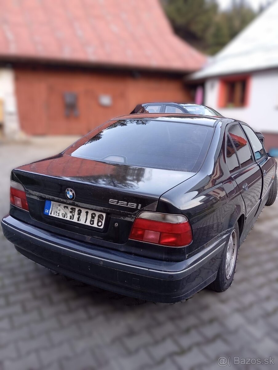 Predám BMW 528i - 7