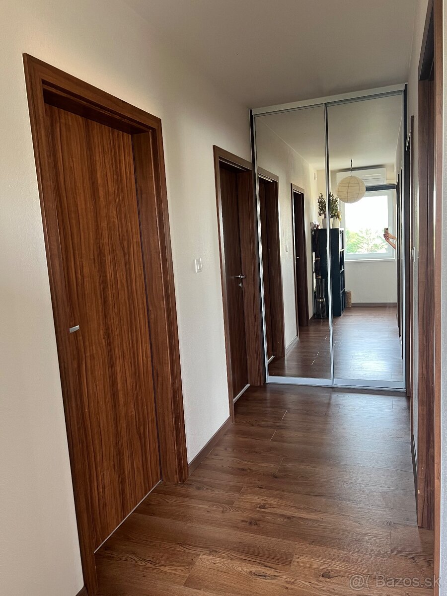 4izbovy 2podlazny dom s bazenom - 7