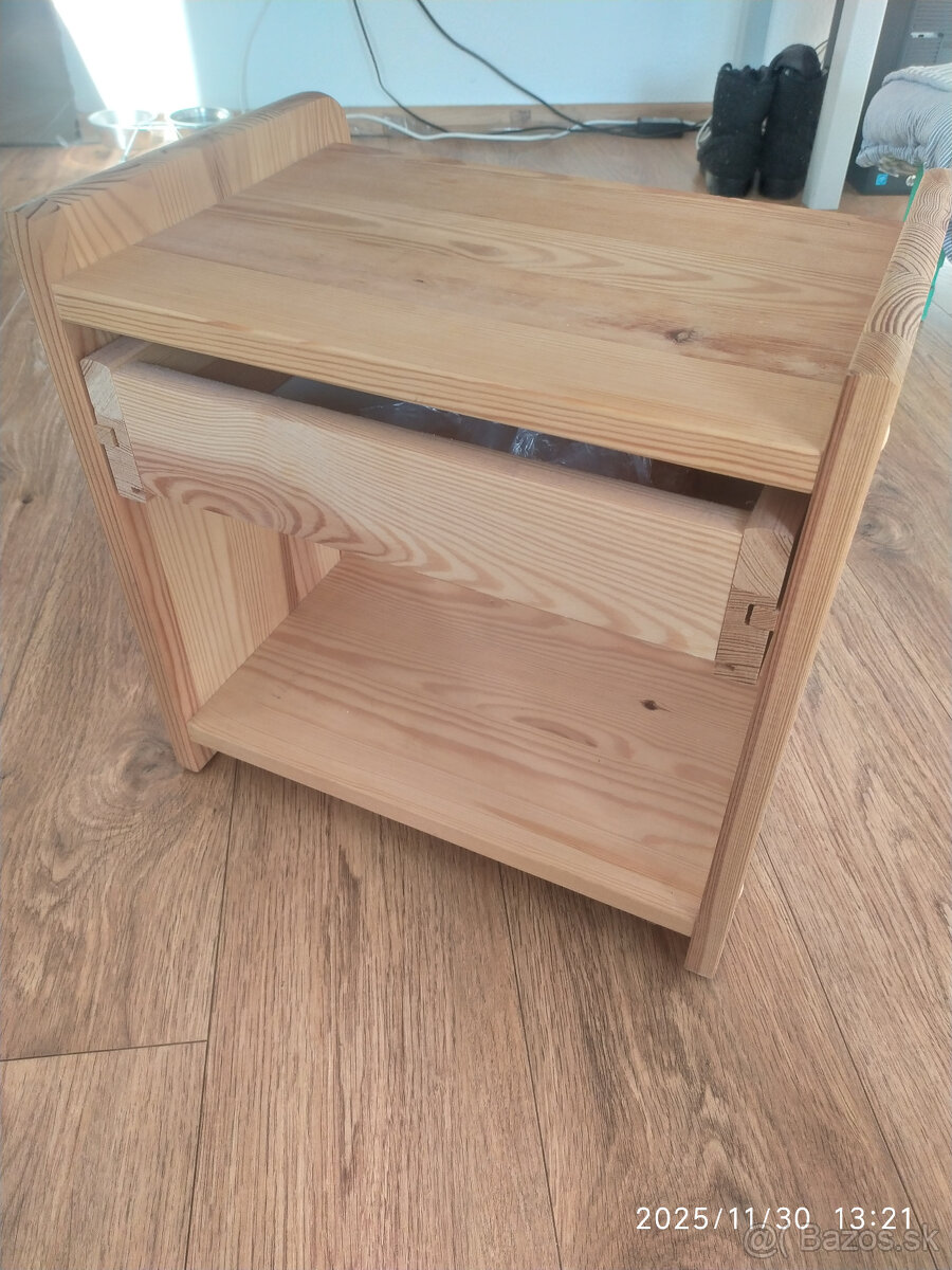 Nočný stolík z borovice - 7