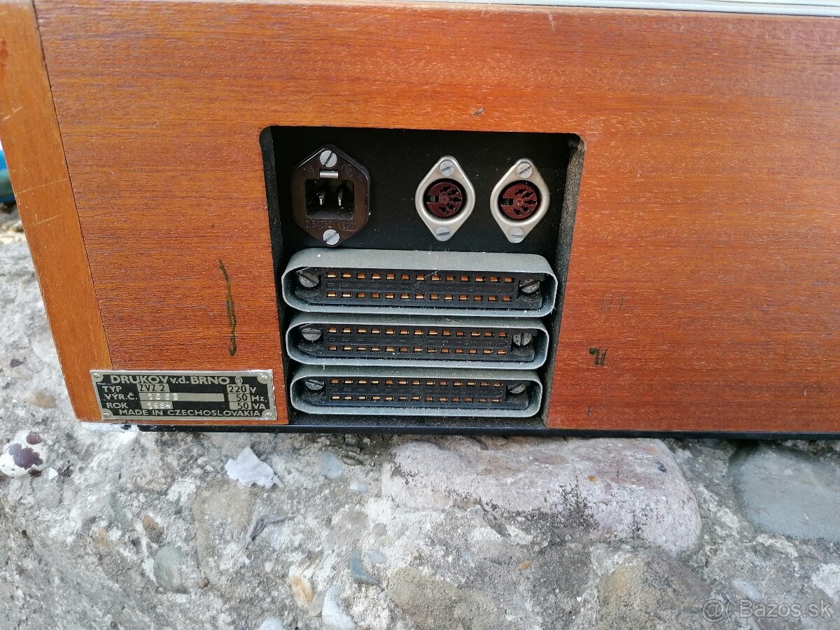 Kotúčový magnetofón a prístroj. - 7