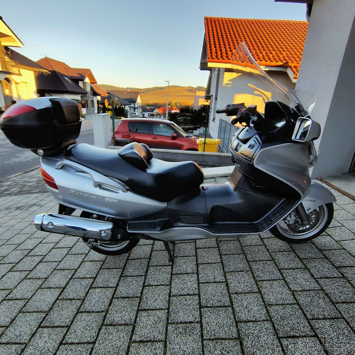 Suzuki Burgman 650 - 7