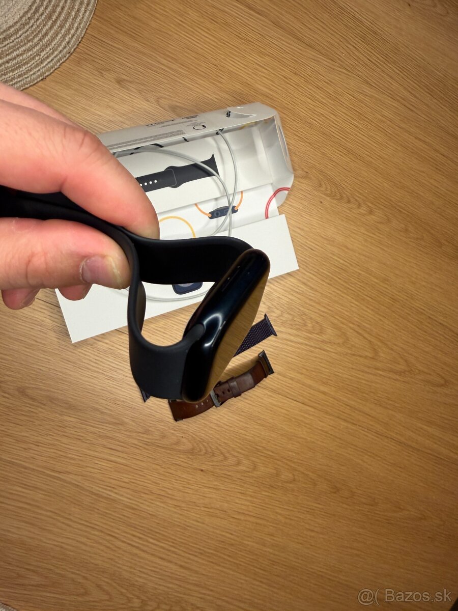 Apple Watch 8 45mm - 7
