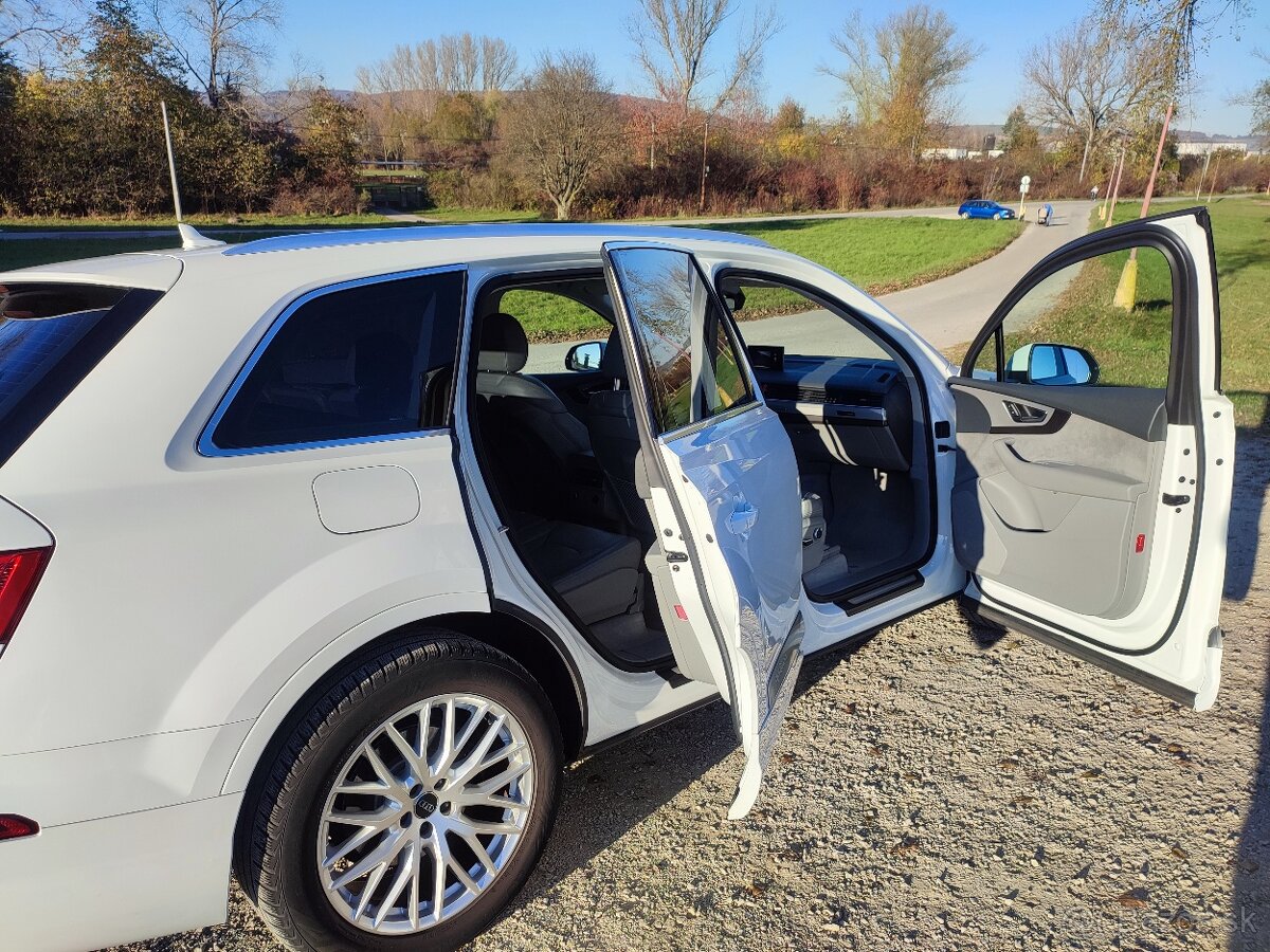 Predám Audi Q7 3.0 TDI 272k quattro, tiptronic 8-st. - 7