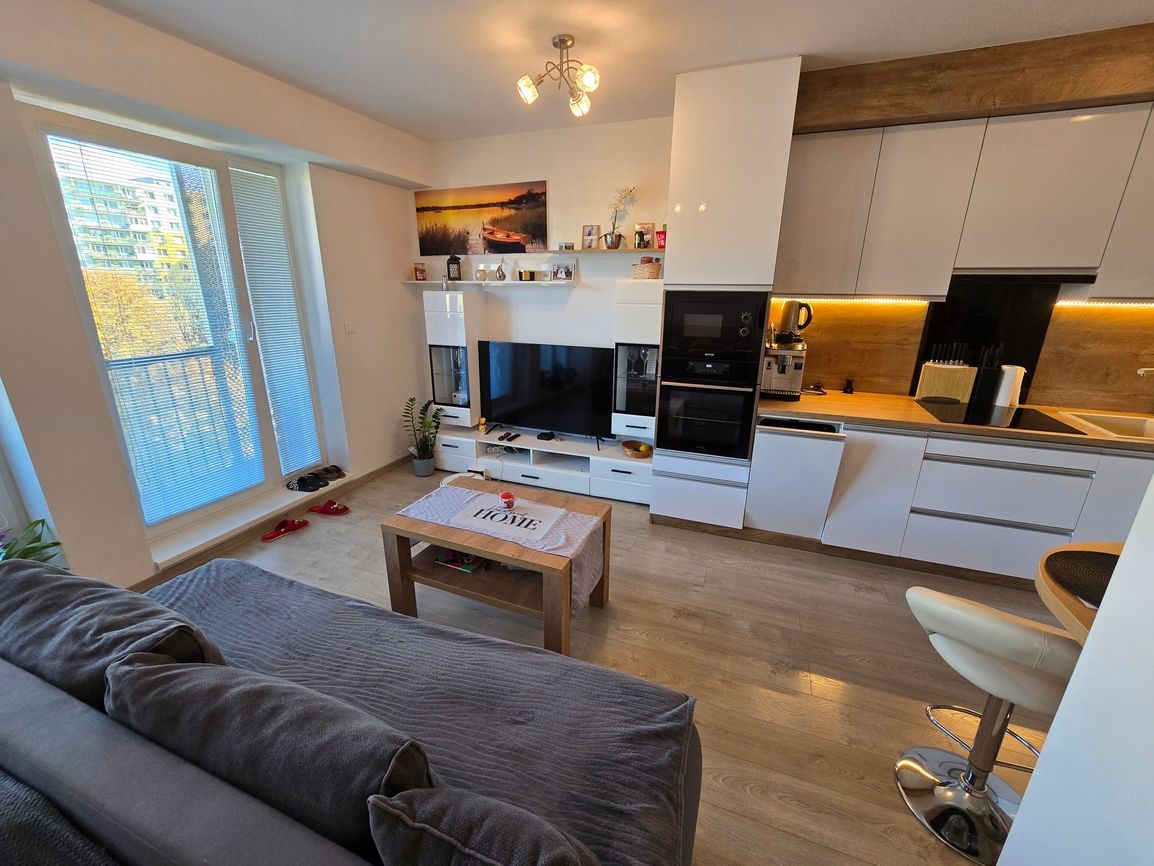 Prenájom 1+kk bytu s parkovacím miestom,45 m2 - Vlčince - 7