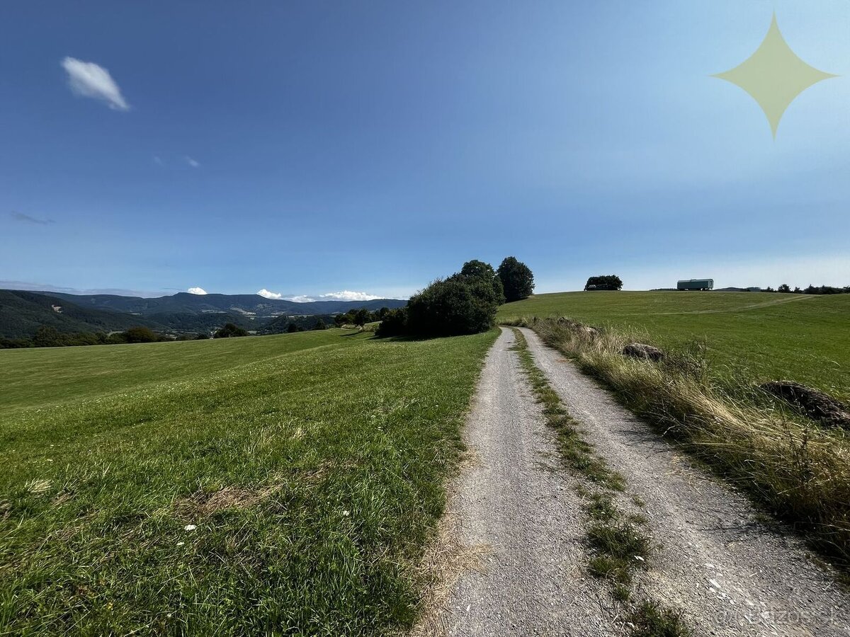 Pozemok 2400 m2 / samota s výhľadom / možnosť výstavby - 7