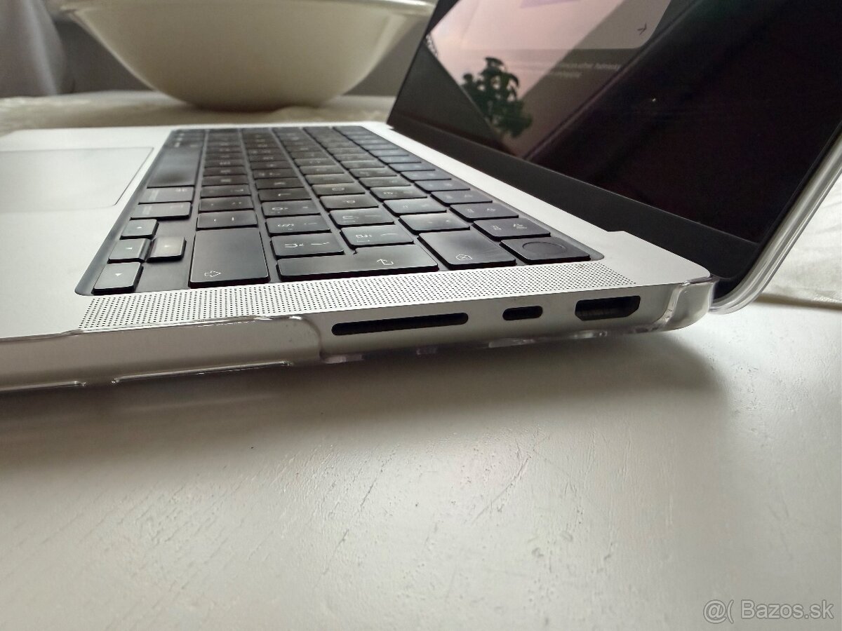 Apple MacBook Pro 14" M2 16GB RAM, 512 GB Silver - 7