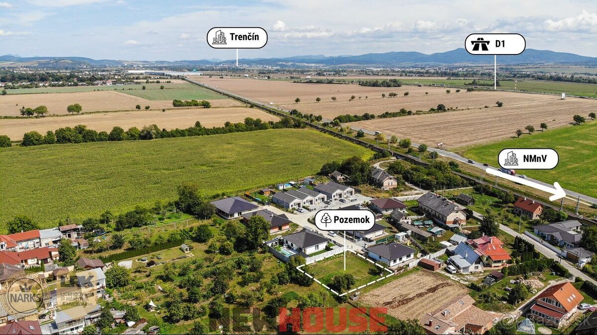 Slnečný a rovinatý pozemok s IS a projektom RD v novej časti - 7