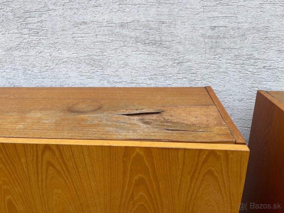 Komoda, Sekretar - 7