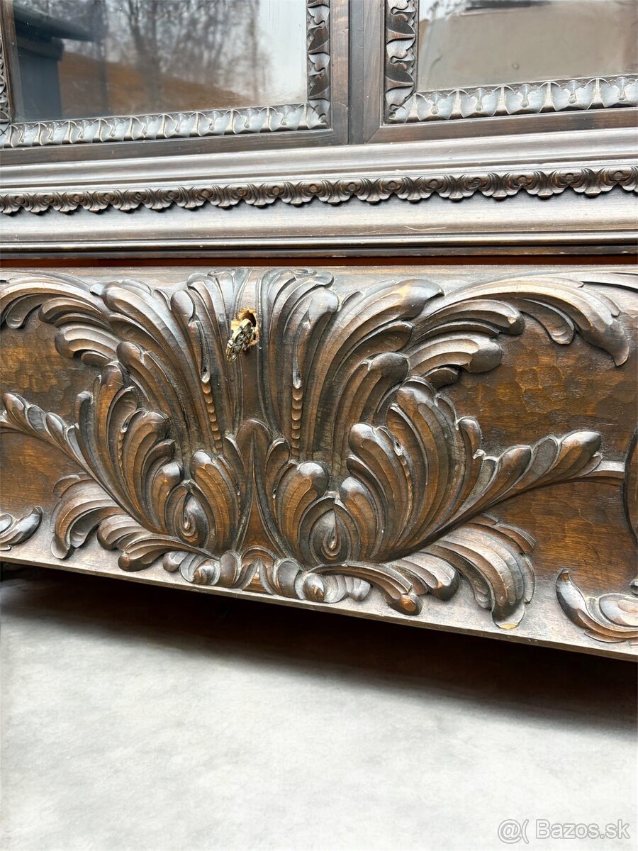 Masívna bohato rezbovaná historická vitrína, S280xV190xH60 - 7