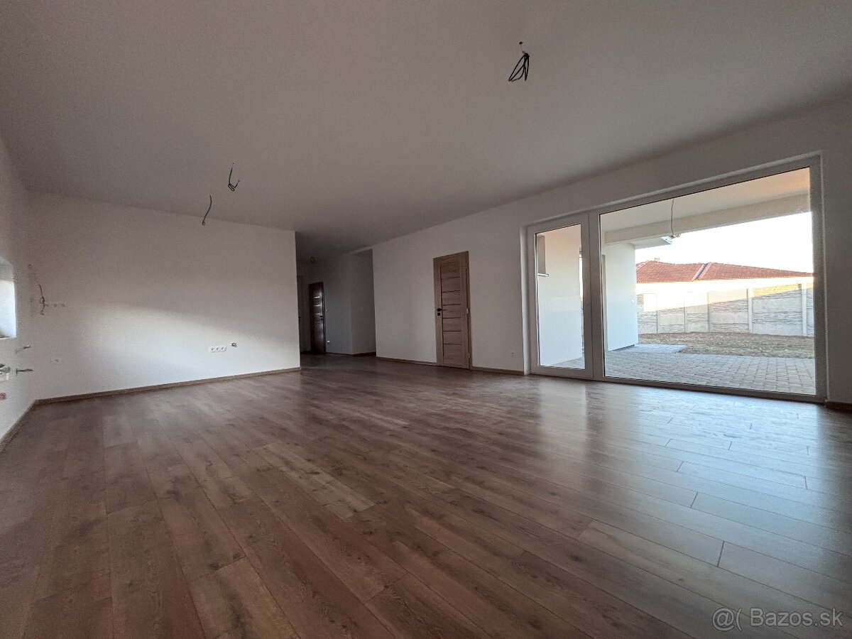Moderný 4 izbový rodinný dom - Veľké Úľany - 7