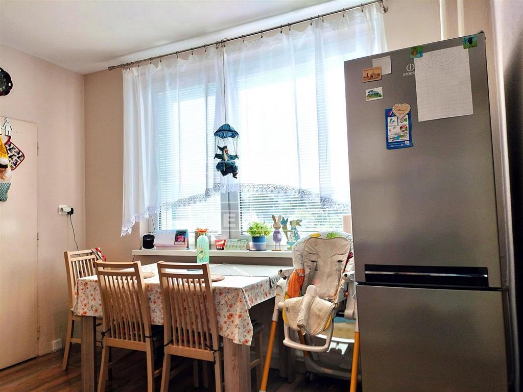 REZERVOVANÉ Na predaj priestranný 4 izbový byt v... - 7