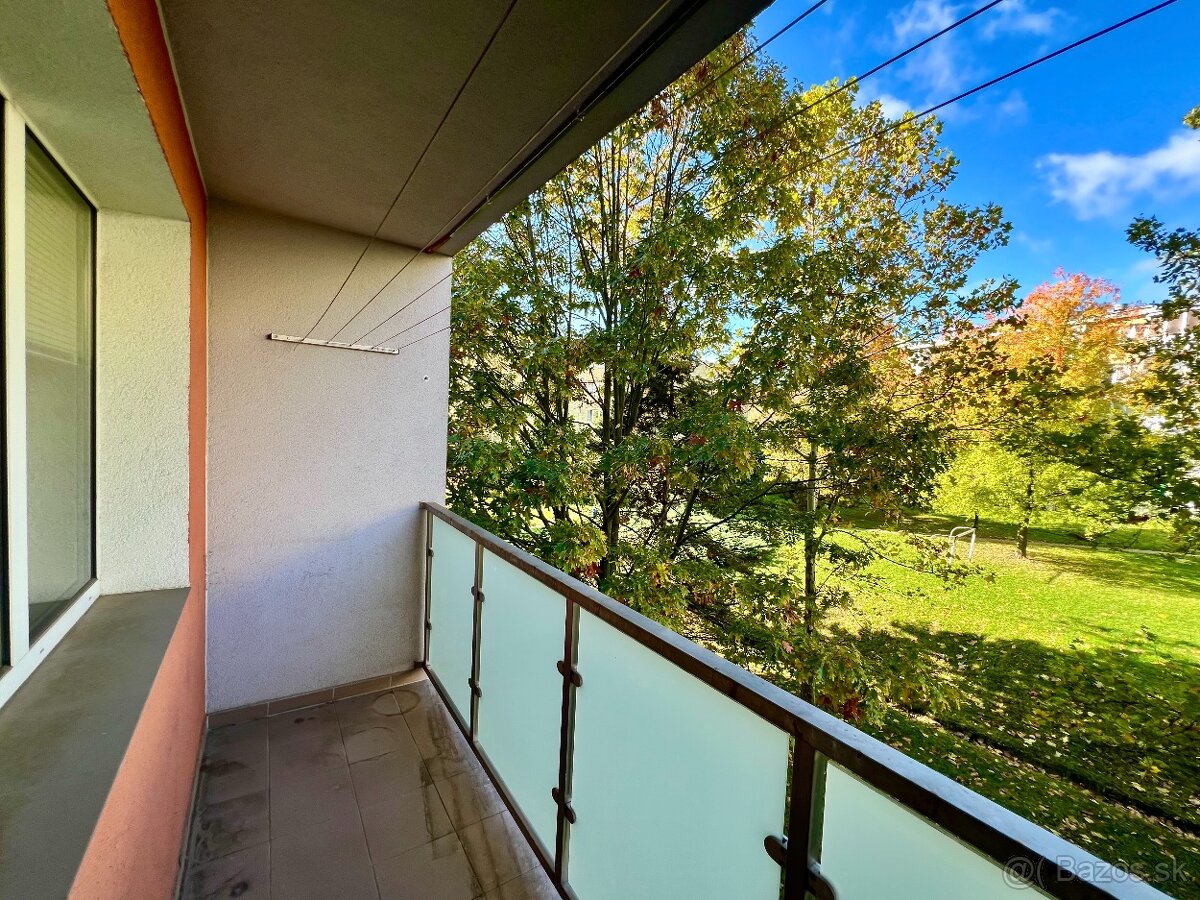 Na prenájom 4-izbový byt + garáž, 72m2 + lodžia, Výstavby - 7