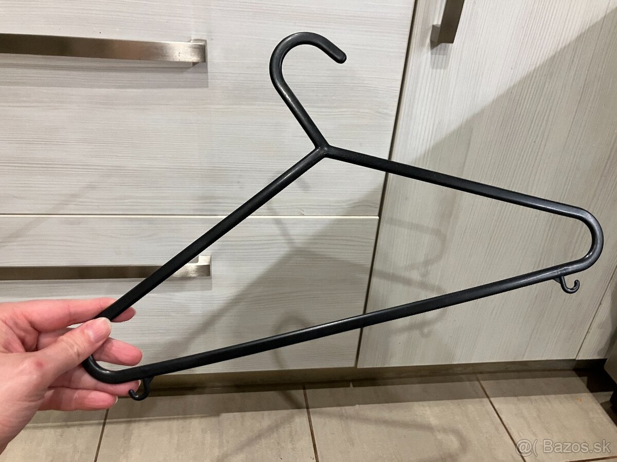 18 ks Plastové Vešiaky - 7