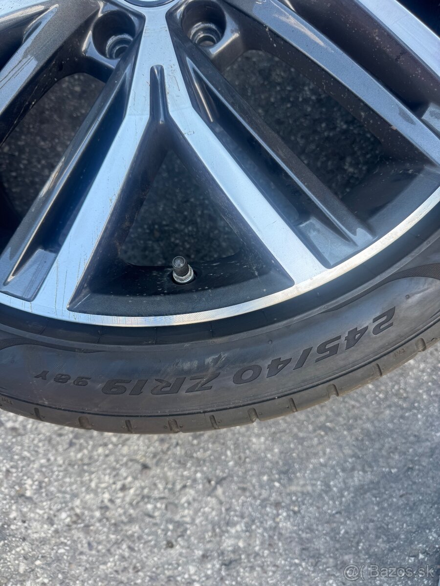 5x112 R19 245/40/19 Pirelli Passat Alltrack - 7