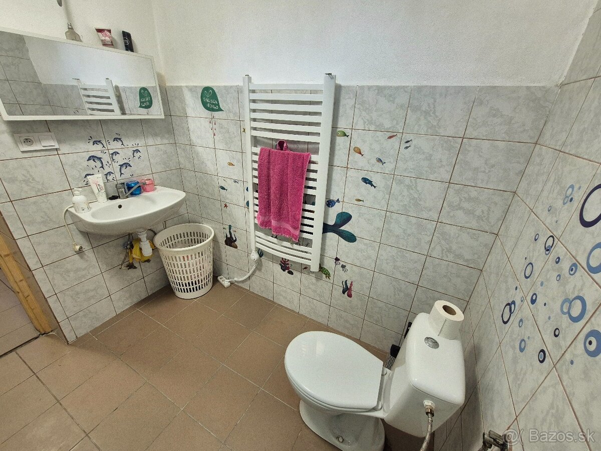 Priestranný bytový dom na predaj v obci Pohronský Ruskov - 7