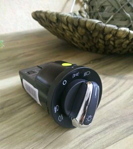 Ovladace vypinac svetiel a stahovanie okien SKODA VW - 7