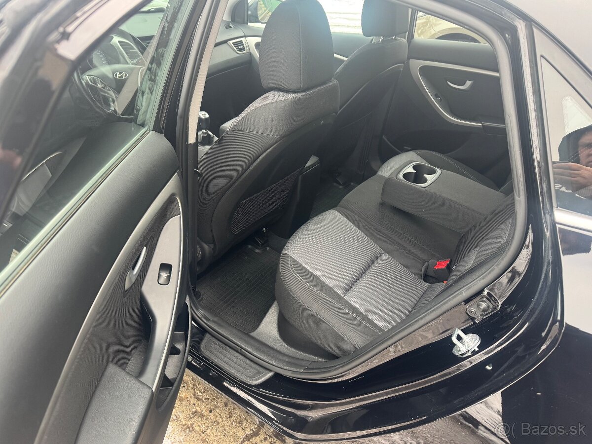 Predám Hyundai i30 1.4 i len 113000 km rv: 2014/7 - 7