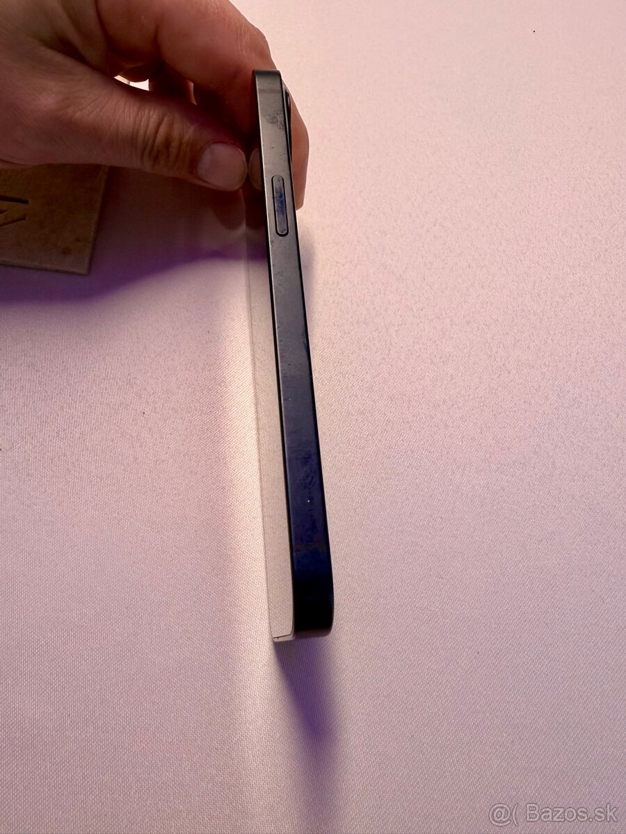 Predám iPhone 13 vo farbe Midnight 128 G - 7