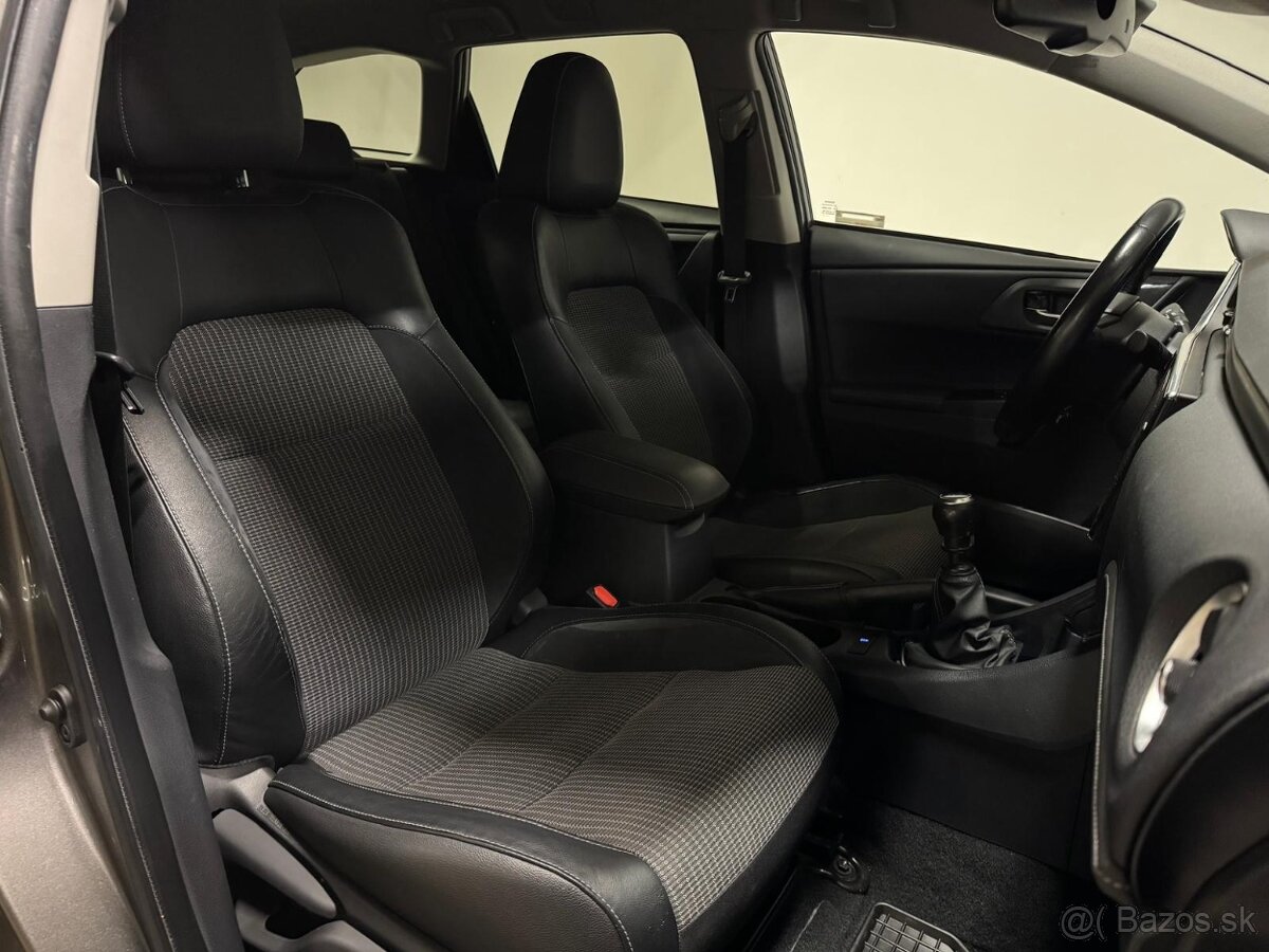 Toyota Auris combi 1,6 97kW 85000km slovák Full LED - 7