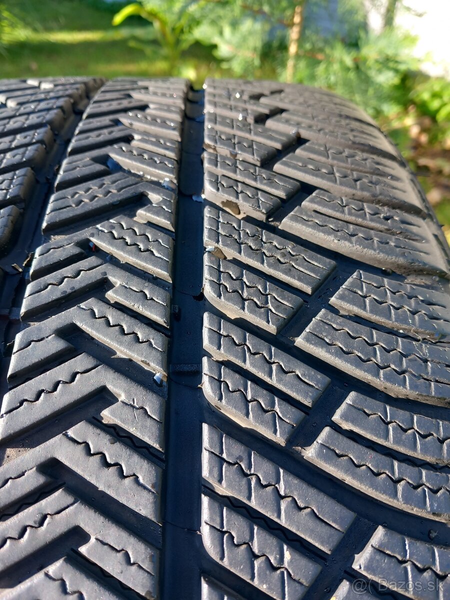 235/40 r19 zimne pneu michelin - 7