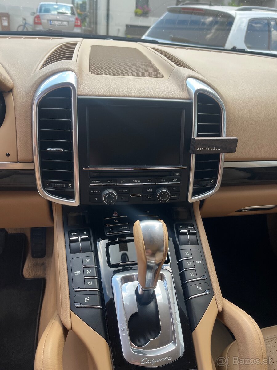 Porsche Cayenne - 7