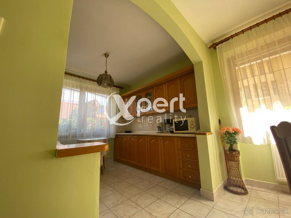 ZNÍŽENÁ CENA.NA PREDAJ RODINNÝ DOM PRIAMO V CENTRE - 7