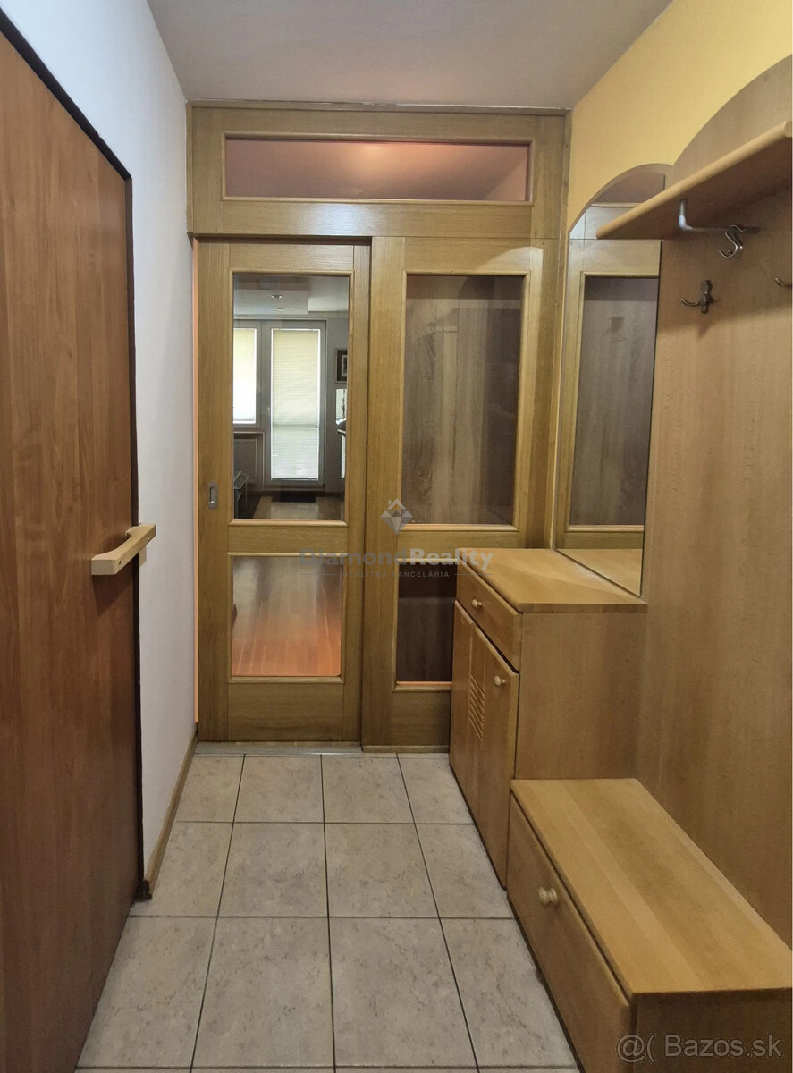 Na prenájom zariadená garsónka, balkón, Štefánikova, Senica. - 7