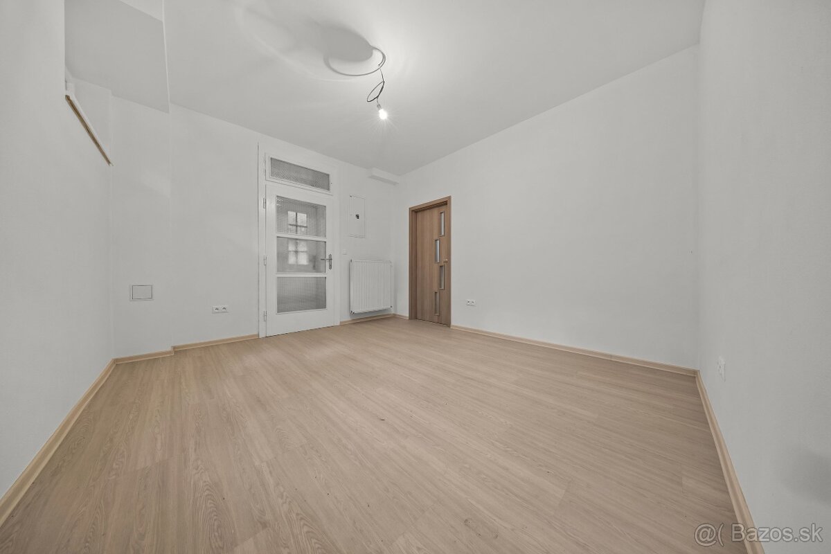 Prenajmeme štýlové kancelárie vo vile so záhradou v BA I. - 7