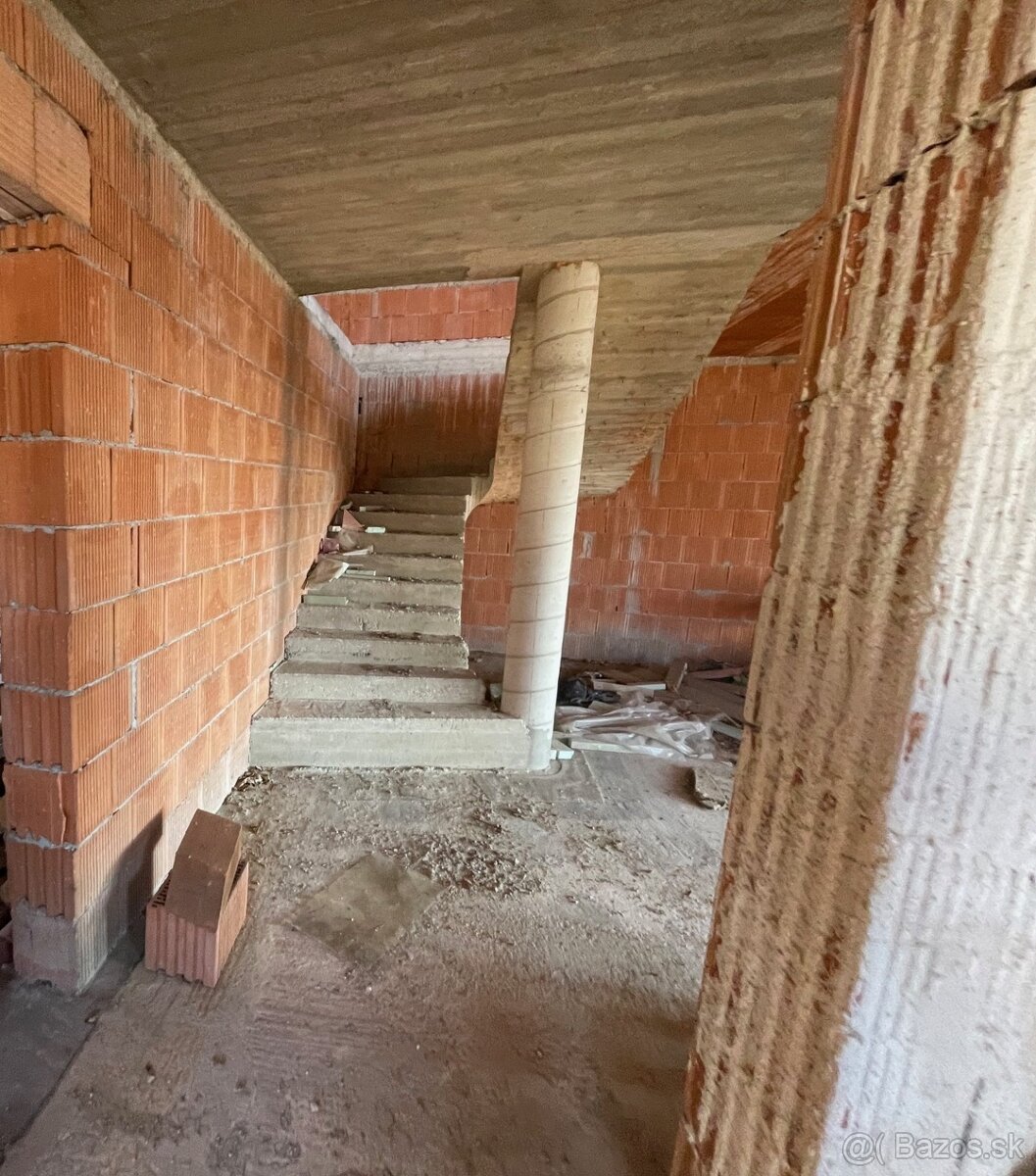 Na predaj hrubá stavba rodinného domu pri Martine. - 7