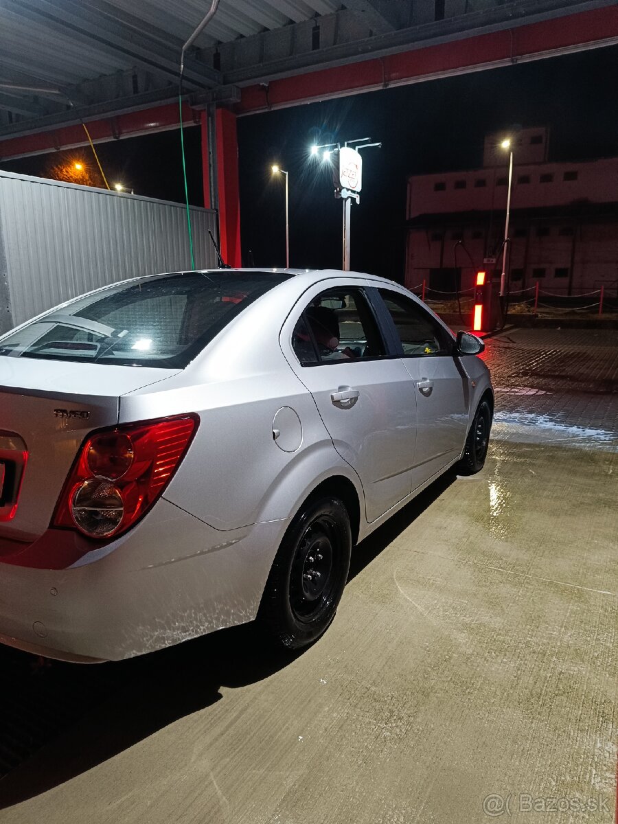 Chevrolet aveo 1.2 benzín 63 kw 2011 - 7