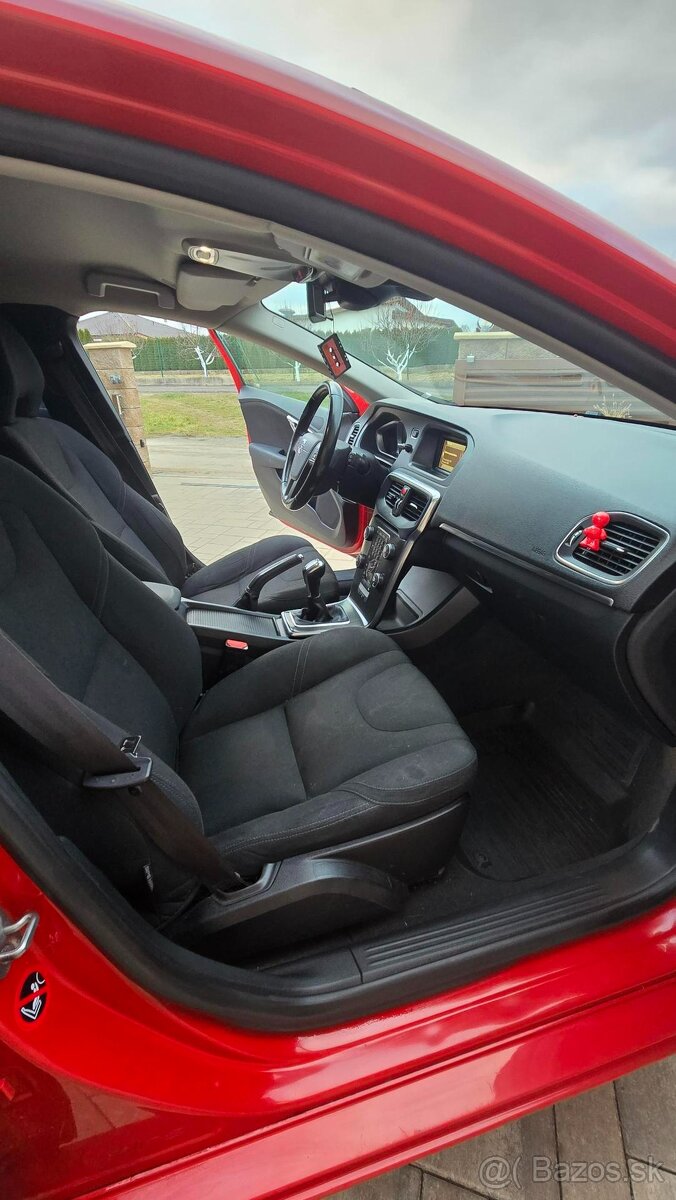 Volvo V40 1.6 Turbo benzín - 7