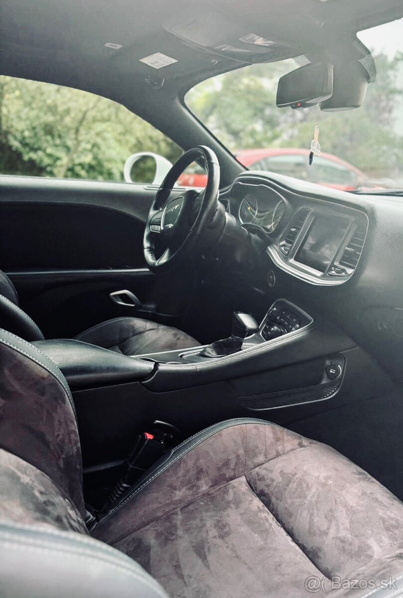 Dodge Challenger - 7