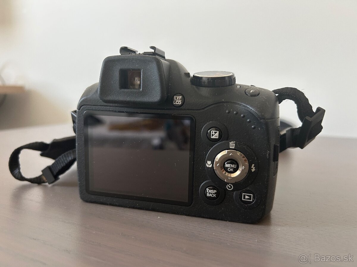 Fujifilm FinePix SL260 - 7