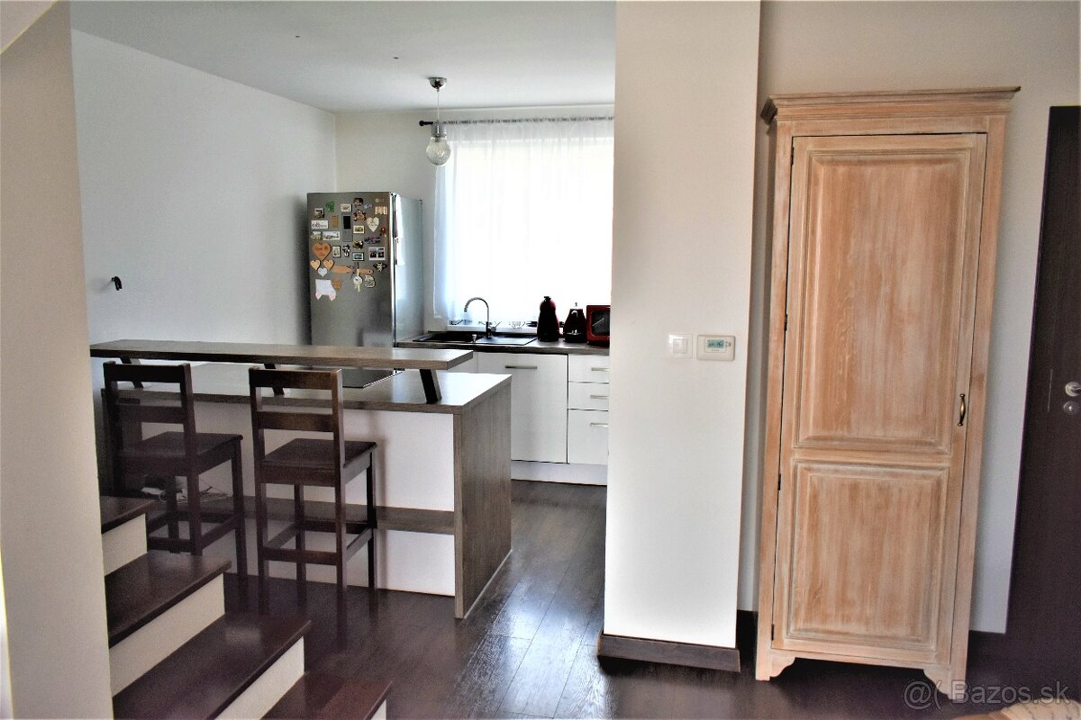 Predám mezonetový 4 izbový byt v centre - 7