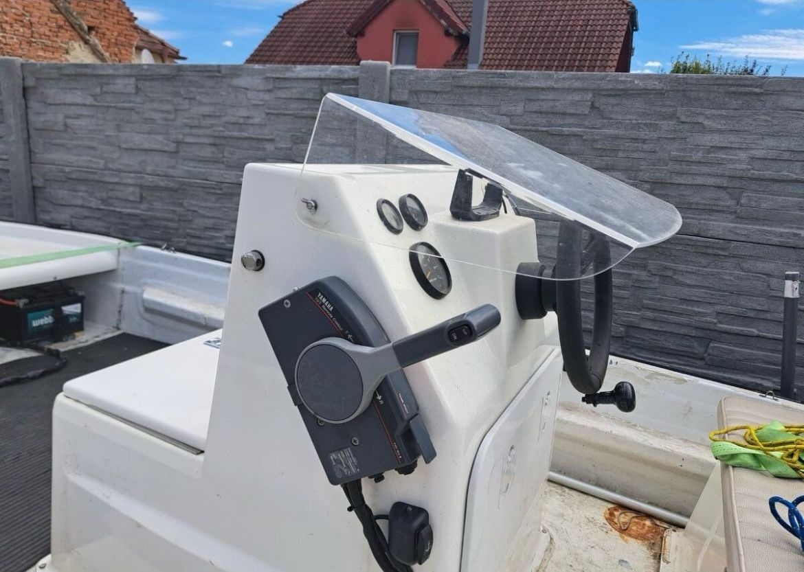 Motorový čln s prívesným vozíkom - 7