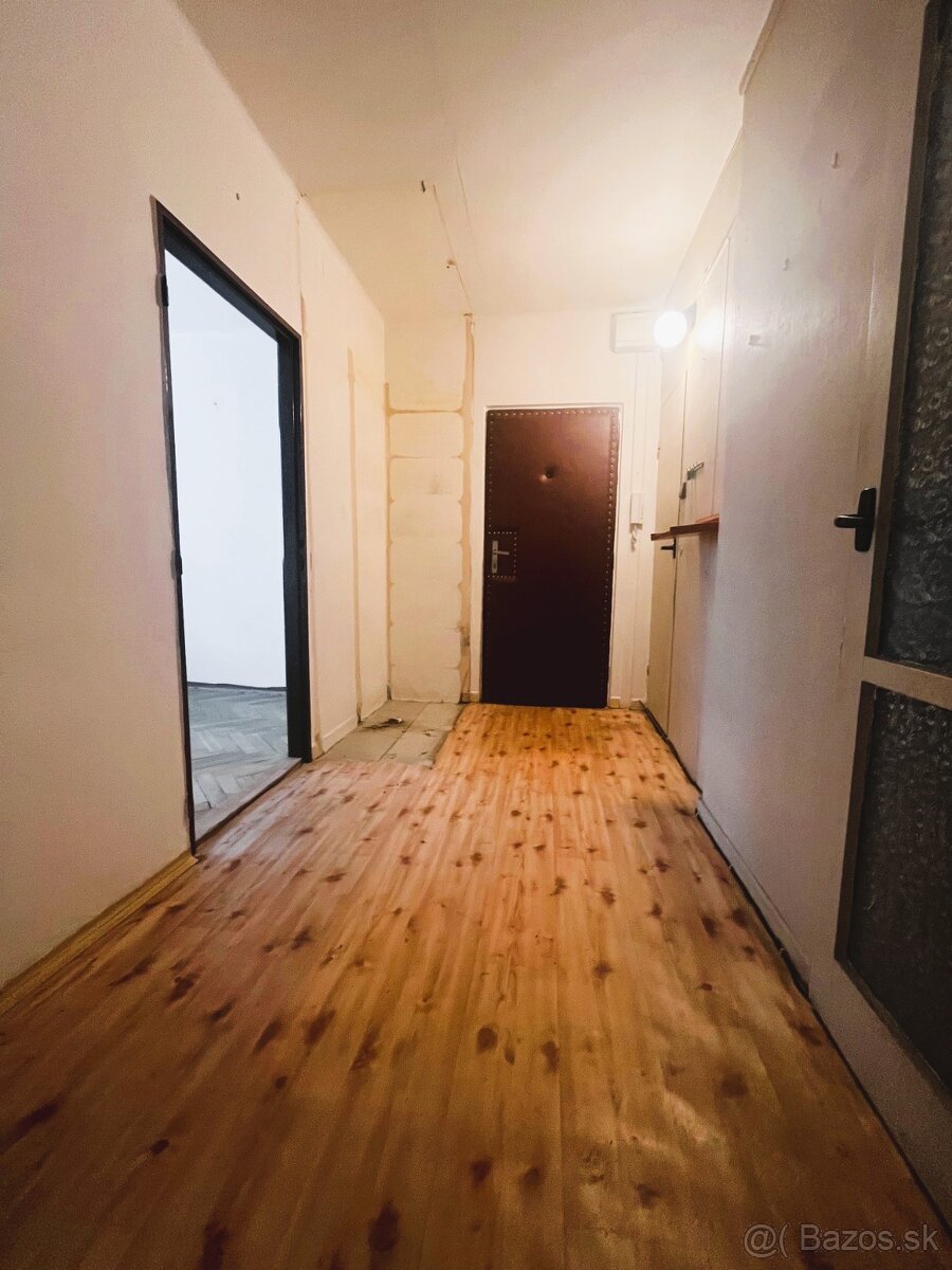 Priestranný,slnečný 3 izb. byt s balkónom,Kpt.Nálepku,Levice - 7