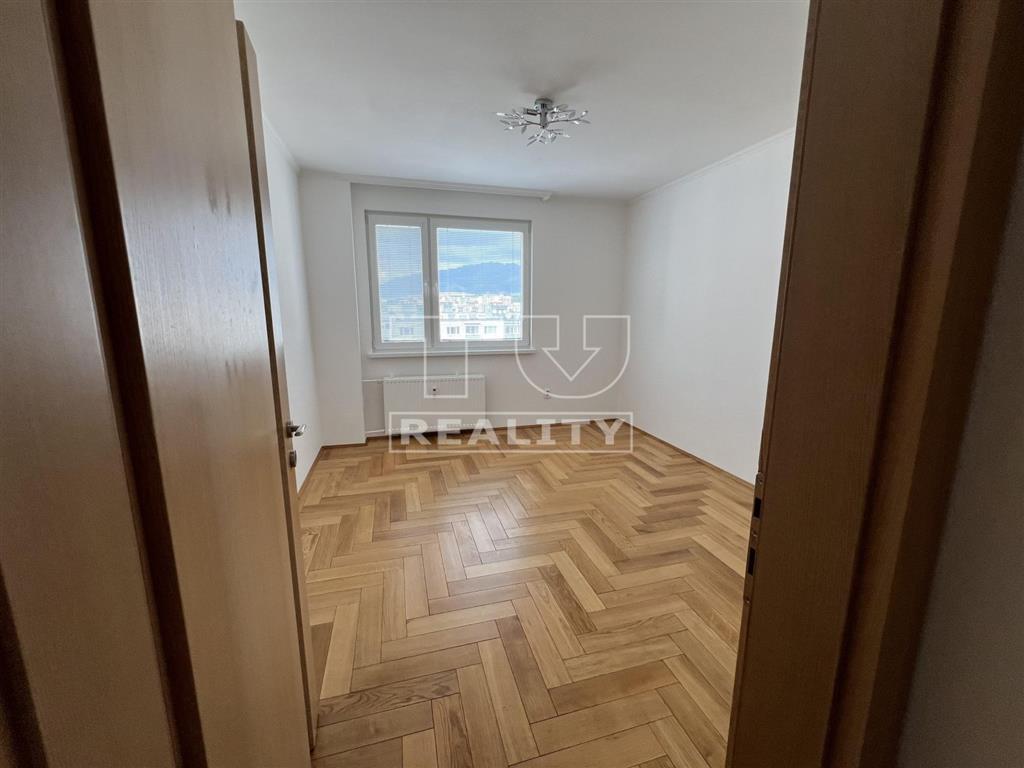 3 izbový byt na predaj na sídlisku Podbreziny. - 7