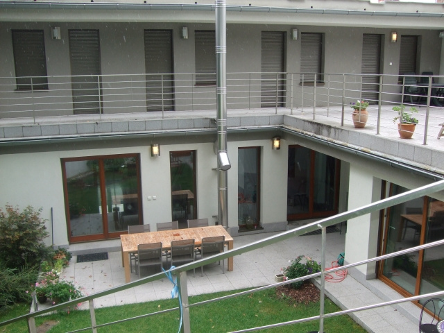 Na prenájom 7 izbový dom s bazénom v Karlovej Vsi - 7